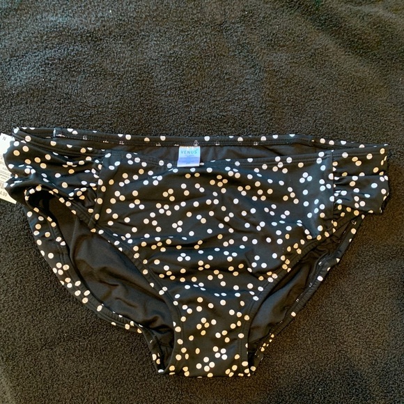 VENUS Other - NWT Venus mid rise bikini bottoms